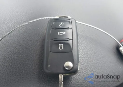 2013 Volkswagen Golf 2.0L Tdi 4-Door z USA, uszkodzony, nr VIN WVWNM7AJ0DW135492